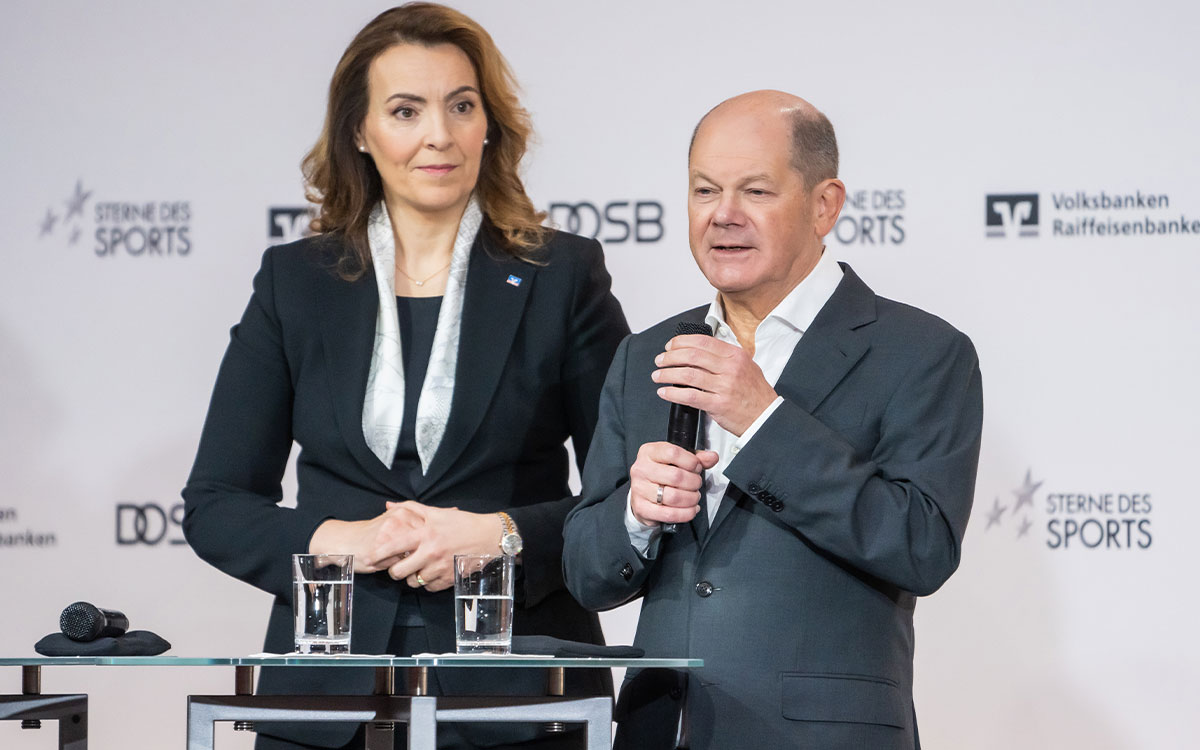 Verleihung der „Großen Sterne des Sports“ 2023, Anfang 2024 in Berlin: BVR-Präsidentin Marija Kolak gratulierte gemeinsam mit Bundeskanzler Olaf Scholz.<br><br>Foto: Marius Schwarz