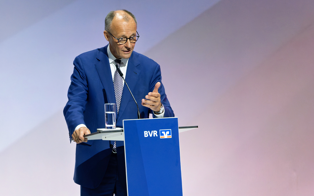 80. Bankwirtschaftliche Tagung, Juli 2025 in Berlin: Bundeskanzler Friedrich Merz sicherte den rund 1.100 Teilnehmerinnen und Teilnehmern zu, in der EU eine Vergemeinschaftung der Einlagensicherung zu verhindern. Die Einlagensicherung der Volksbanken und Raiffeisenbanken sei vorbildlich. Sie sei privatwirtschaftlich organisiert, stabil und habe ihre Funktionsfähigkeit über Jahrzehnte erwiesen.