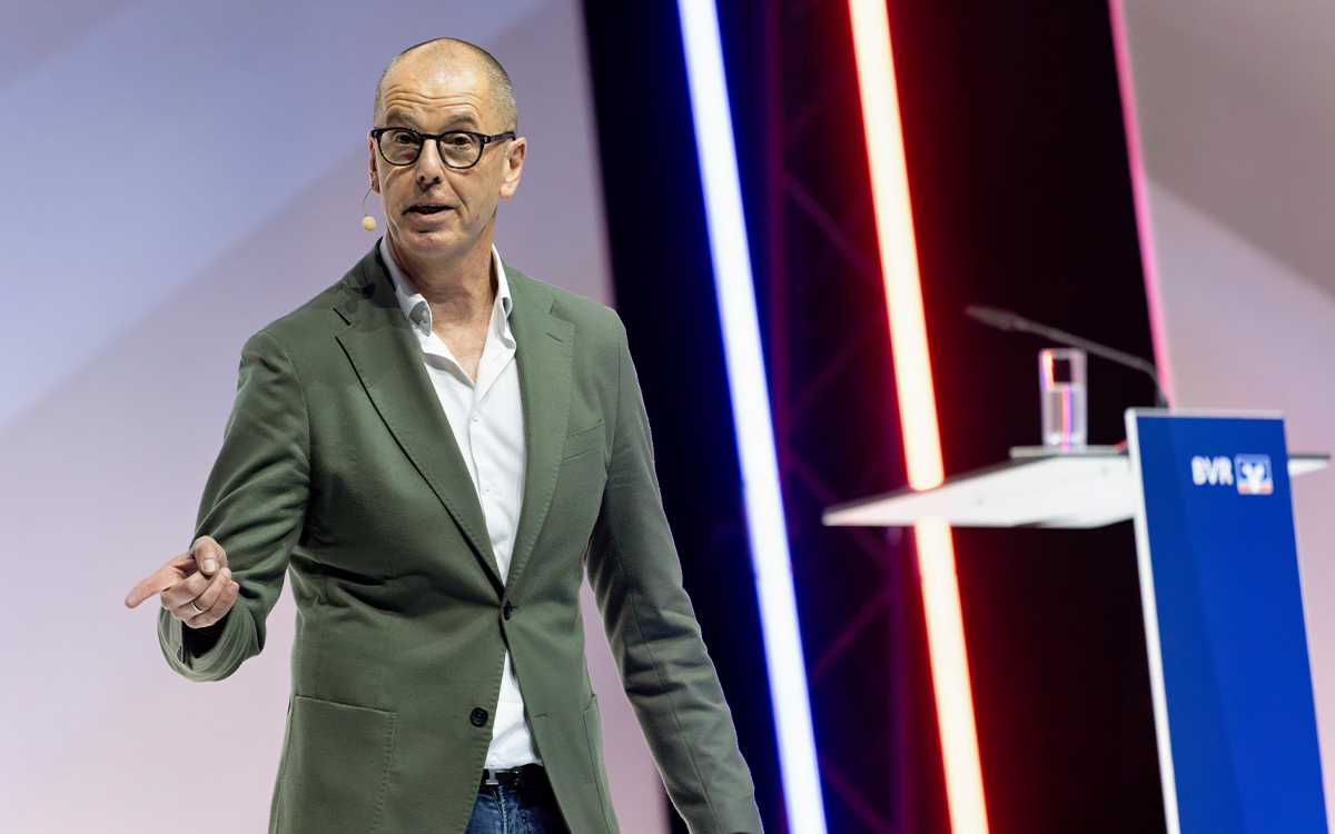 80. Bankwirtschaftliche Tagung, Juli 2025 in Berlin: In seiner letzten BWT-Runde als Vorstandsvorsitzender von Union Investment sprach Hans Joachim Reinke über die Herausforderungen und Chancen des demografischen Wandels. „Wir können heute aus der Position der Stärke über die Zukunft reden“, betonte Reinke und empfahl dringend, diese Chance zu ergreifen.