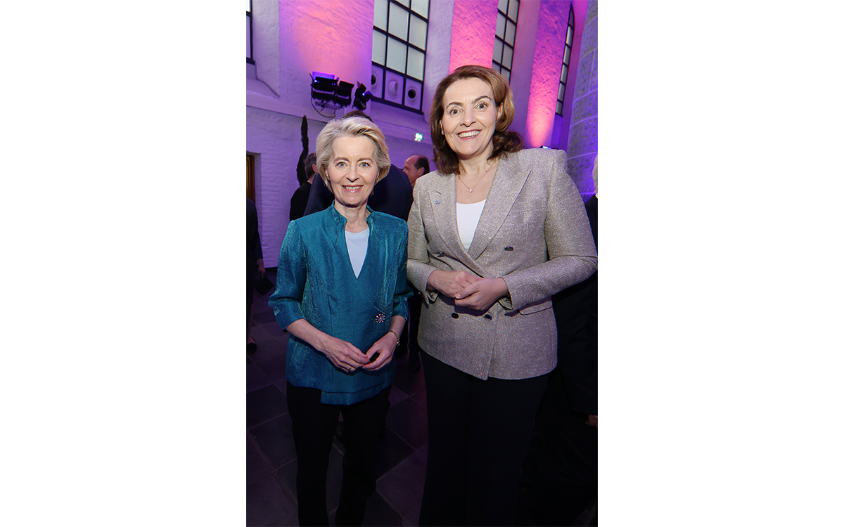 Karlspreis 2025, 29. Mai in Aachen: BVR-Präsidentin Marija Kolak mit Preisträgerin Dr. Ursula von der Leyen.